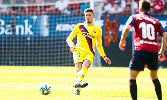 Lenglet realiza un pase en defensa durante el partido de esta tarde |  FC Barcelona