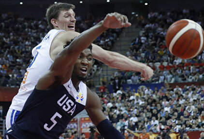 Donovan Mitchell lideró el ataque de Estados Unidos con 16 puntos |  EFE