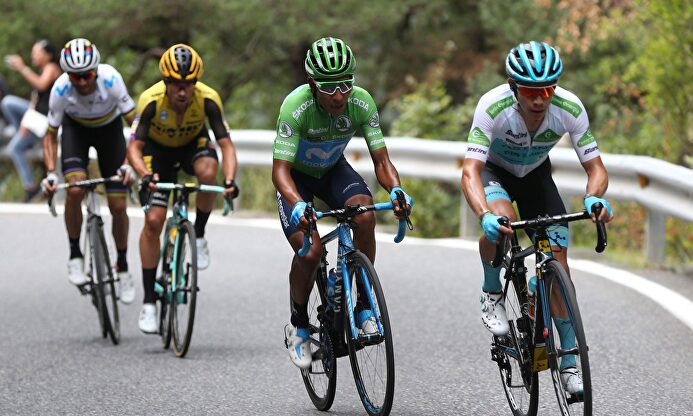 Pogacar exhibe su talento por todo lo alto y Quintana se viste de rojo