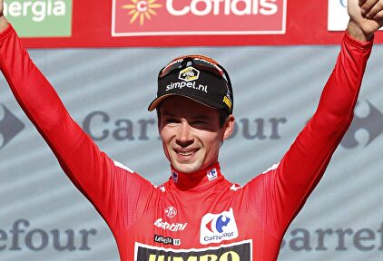 Roglic, con el Maillot de líder. | EFE