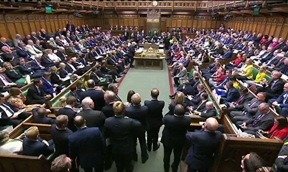 El momento en el que Boris Johnson pierde la mayoría en el Parlamento por la fuga de un diputado