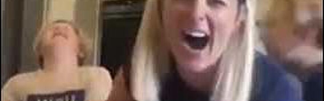 La broma pesada de una madre que finge cortarse un dedo ante sus hijos 