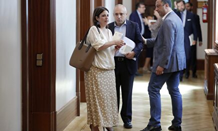 Adriana Lastra antes de verse con Rufián |  EFE