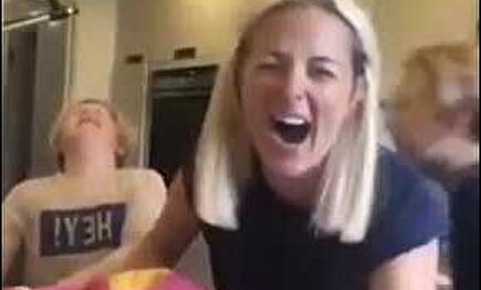 La broma pesada de una madre que finge cortarse un dedo ante sus hijos 