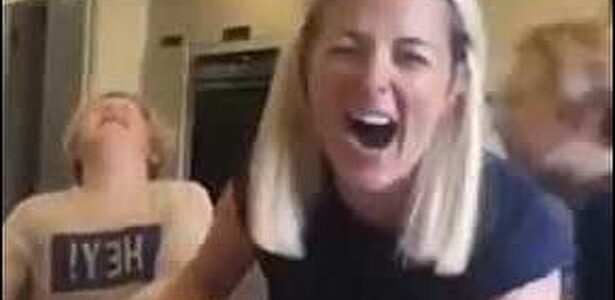 La broma pesada de una madre que finge cortarse un dedo ante sus hijos 