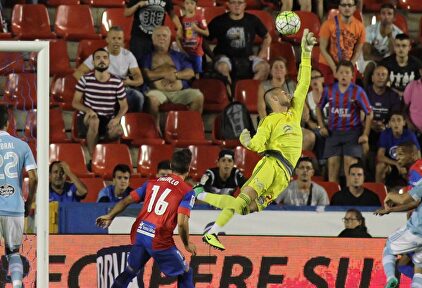 Néstor Díaz llegó a debutar con el Celta |  LOF