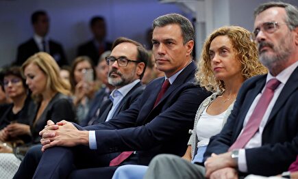 Pedro Sánchez en un acto feminista celebrado este jueves |  EFE