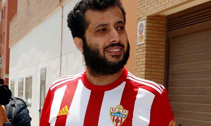 El jeque Turki Al-Sheikh, a su salida de la notaría en la que cerró la compra del Almería |  EFE