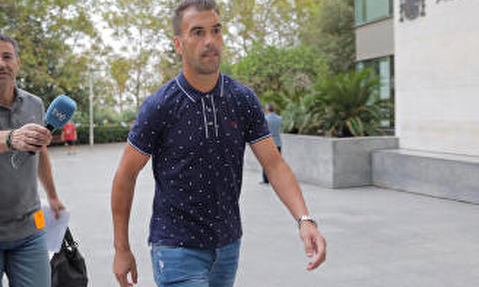 Manolo Reina a su llegada a los juzgados para declarar |  Diario de Mallorca