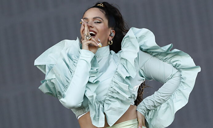 Rosalía: el estilismo de la chica urbana superpoderosa