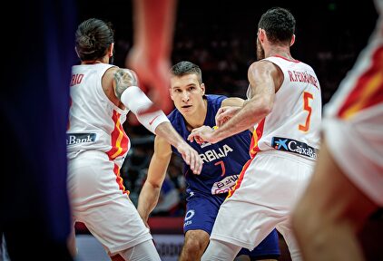Serbia se estrelló ante la defensa española |  FIBA