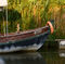 Una de las embarcaciones que pueden ser utilizadas para navegar por el interior del lago de La Albufera.