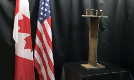 Pieza de las Torres Gemelas exhibida como homenaje a las víctimas en Gander |  Cordon Press