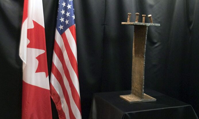 Pieza de las Torres Gemelas exhibida como homenaje a las víctimas en Gander |  Cordon Press