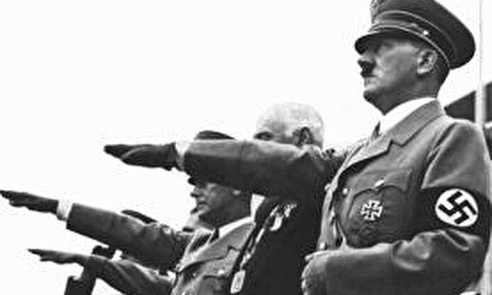 Adolf Hitler saluda la bandera olímpica en la inauguración de los Juegos Olímpicos de Berlín |  Archivo