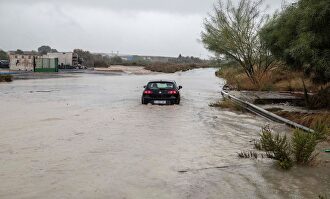 Dos muertos, ríos desbordados, desalojos y rescates: la DANA arrasa el levante español