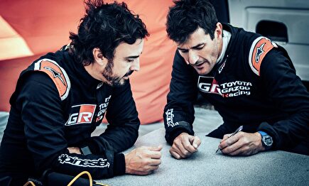 Fernando Alonso y Marc Coma. |  EFE