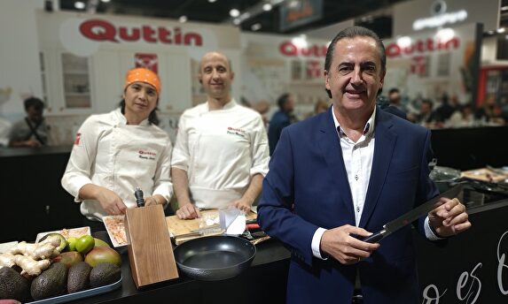 Julián Martínez, director comercial de Hispania Soler en la presentación de los cuchillos albaceteños de su marca (Ifema, Madrid)( |  Libertad Digital