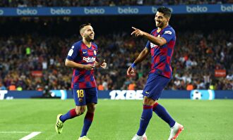 Luis Suárez celebrando su segundo gol contra el Valencia. |  EFE