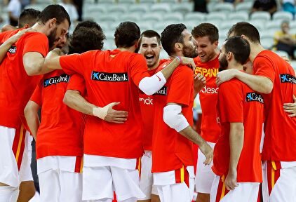 Los jugadores de España concentrados a por el oro. |  EFE