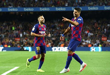 Luis Suárez celebrando su segundo gol contra el Valencia. |  EFE