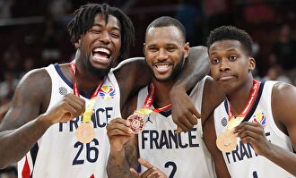 Los jugadores franceses celebran el bronce mundialista |  EFE