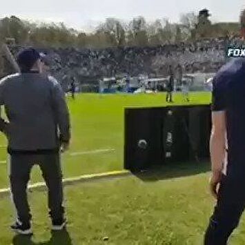 Locura máxima de Maradona tras su primer gol como entrenador de Gimnasia 