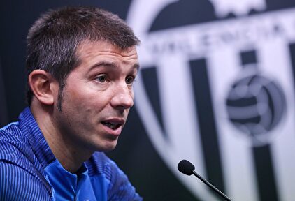 Albert Celades, destituido como entrenador del Valencia. | EFE
