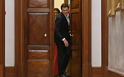 Albert Rivera saliendo del despacho de Pablo Casado |  EFE