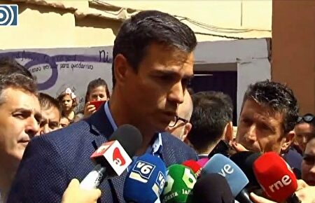 Sánchez dice que no hay "ningún obstáculo real" que impida a PP y Cs abstenerse