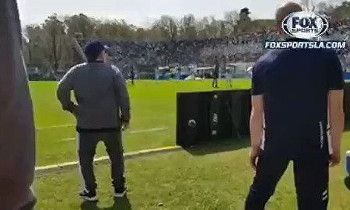 Locura máxima de Maradona tras su primer gol como entrenador de Gimnasia 