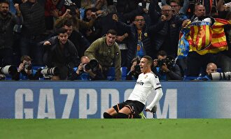 Rodrigo celebra el gol que dio la victoria al Valencia |  Cordon Press