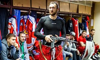 El equipo de hockey que regala a su mejor jugador una AK-47