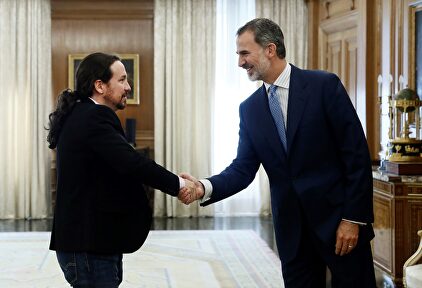 Pablo Iglesias y Felipe VI, en La Zarzuela. | EFE