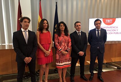 Pablo Ruiz Palacios, a la izquierda de la imagen, en la presentación del equipo de la consejería |  @RMTransparencia