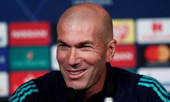 Zidane vuelve a sonreír |  EFE