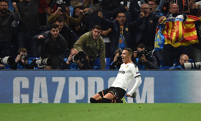 Rodrigo celebra el gol que dio la victoria al Valencia |  Cordon Press