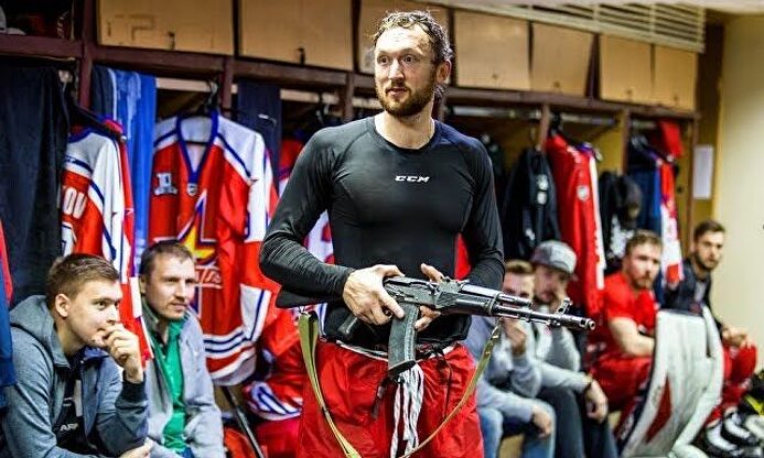 El equipo de hockey que regala a su mejor jugador una AK-47