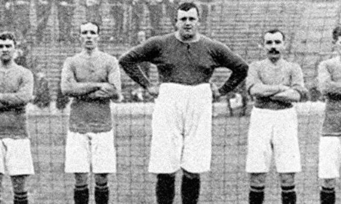 William 'Fatty' Foulke, en el centro de la imagen. |  Wikipedia