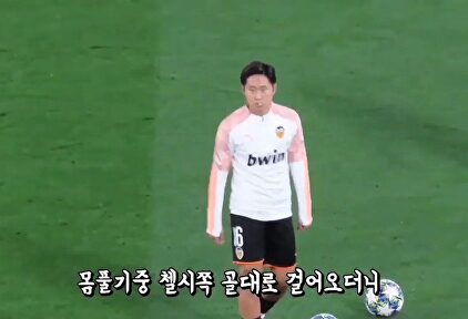 El ejercicio en el calentamiento de la gran perla del Valencia que sorprende al mundo