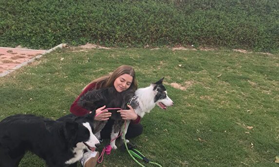 Lidia Gónzalez, una de las afectadas con sus perros |  Libertad Digital