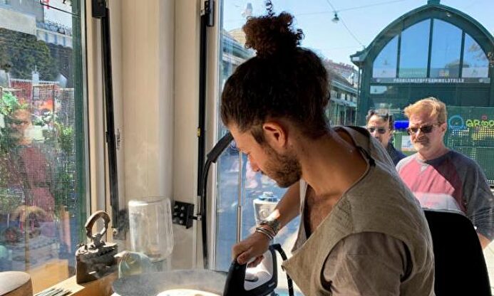 Nuriel Moncho, el sombrerero de Neymar |  EFE