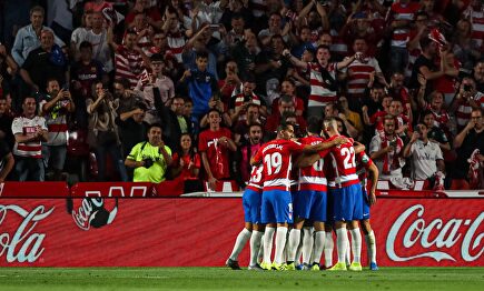 El Barcelona pierde y hace líder al Granada