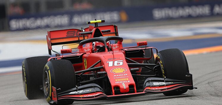 Charles Leclerc durante la clasificación en el circuito de Marina Bay (Singapur). |  Cordon Press