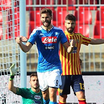 Fernando Llorente celebra el segundo de sus dos goles al Lecce. |  EFE
