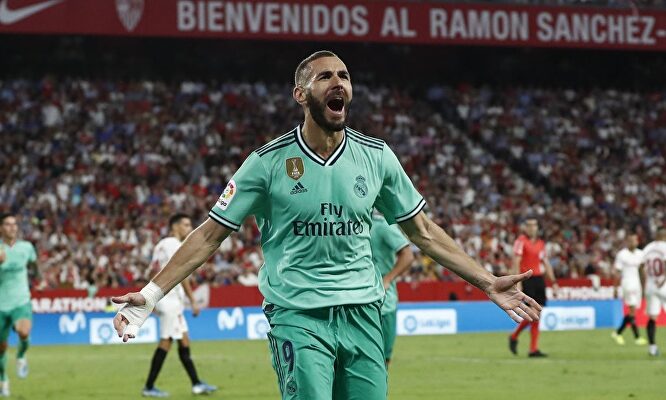 Benzema celebra su gol al Sevilla en el Sánchez Pizjuán. |  EFE