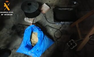 Una de las bolsas con material incautada. |  Guardia Civil
