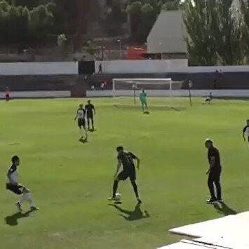 El golazo de la temporada se vio en Segunda B: Morcillo la clava desde su casa
