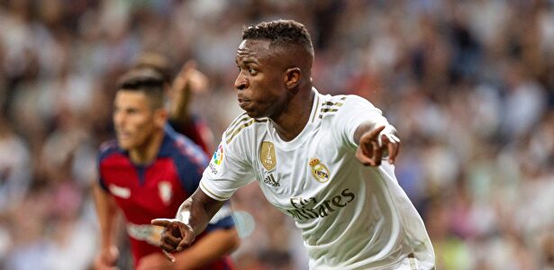 Vinicius, en el partido de Liga ante Osasuna en el Santiago Bernabéu. |  EFE