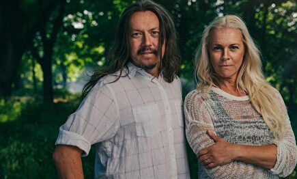 Malena Ernman y Svante Thunberg, padres de Greta Thunberg |  YouTube